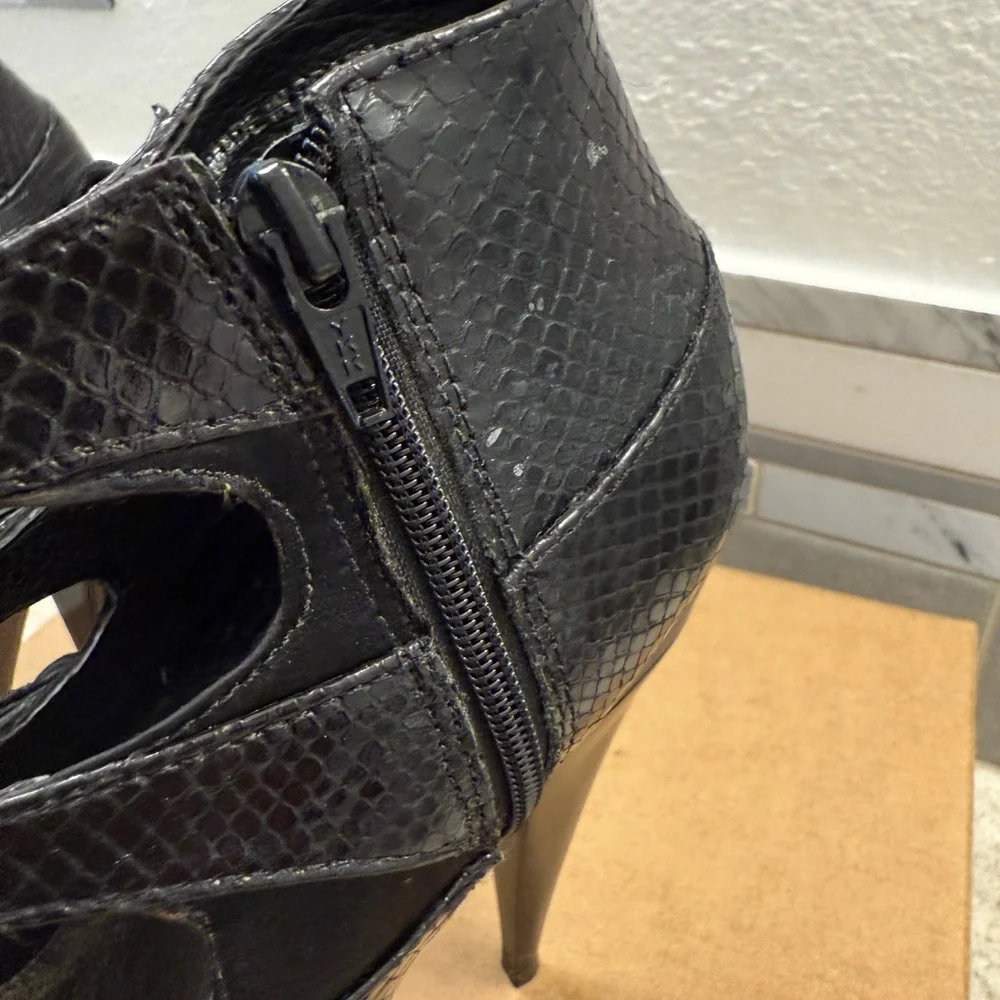 French Connection platform heels black‎